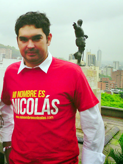 Fotografía Nicolás Orejuela en la Estatua de Sebastián de Belalcazar.